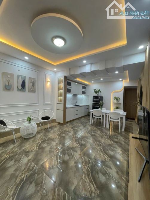 BÁN CĂN HỘ MINI DÒNG TIỀN 40TR 90M2 NGANG 10M ĐƯỜNG 7M CÁCH MẠNG THÁNG 8 CHỈ 6 TỶ X