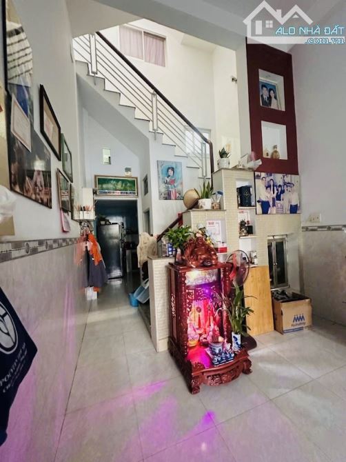 Bán Nhà trọ,lối đi riêng gần chợ LÊ ĐÌNH CẨN,3 tầng(108m2),ôtô đỗ cổng ,giá 6.4 tỷ(250426)