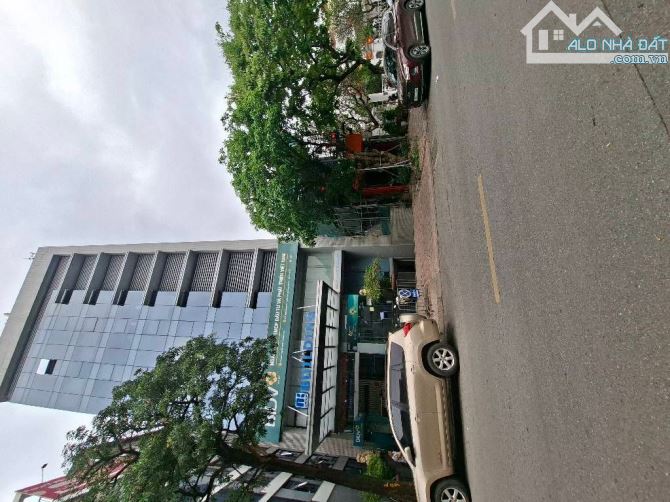 Bán Toà nhà Building Mặt phố Nguyễn Sơn, 1060m2, 11 tầng, dòng tiền 8 tỷ/năm.