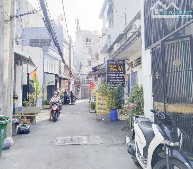 DÃY TRỌ LINH CHIỂU- SÁT ĐH NGÂN HÀNG- HXH THÔNG- 12TR/ THÁNG- 113M2- 8,X TỶ