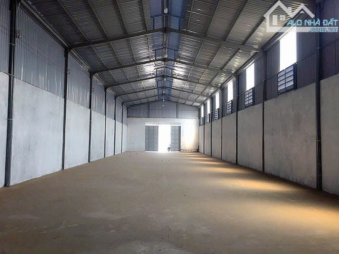 Bán nhà kho hơn 300m full thổ cư đường oto. Gần trung tâm TM VinCom Tân Mai. Giá 14 tỷ tLC