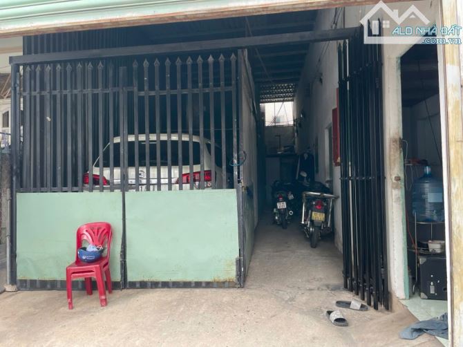 Bán dãy trọ 112m2 xe hơi hẻm 385 Nguyễn Thị Minh Khai có dòng tiền 6tr/tháng