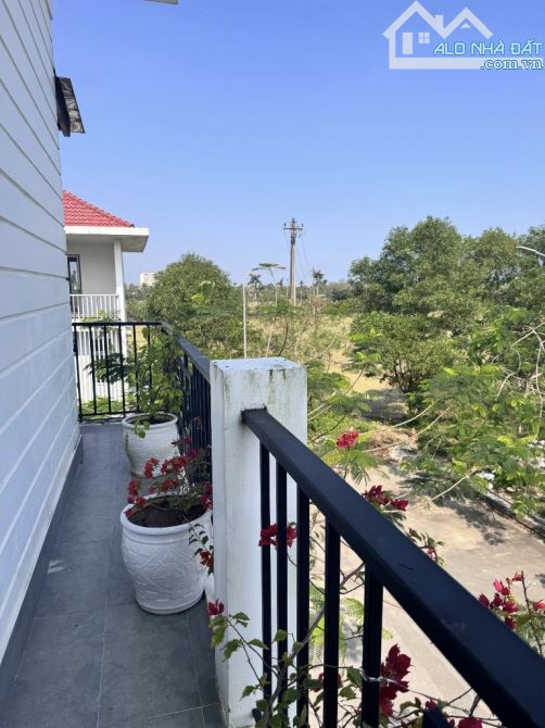 Royal Park nhà 3 tầng lô góc 3 mặt thoáng full nội thất