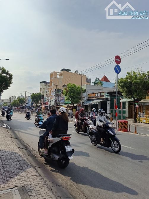 CHDV Lê Văn Quới (4x18.5) 5 tầng - Hẻm 8m