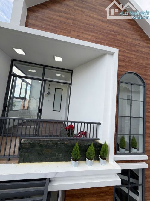 CẦN BÁN nhà mới xây 2 mặt tiền cách chợ Đà Lạt 1km ( đã hoàn công)