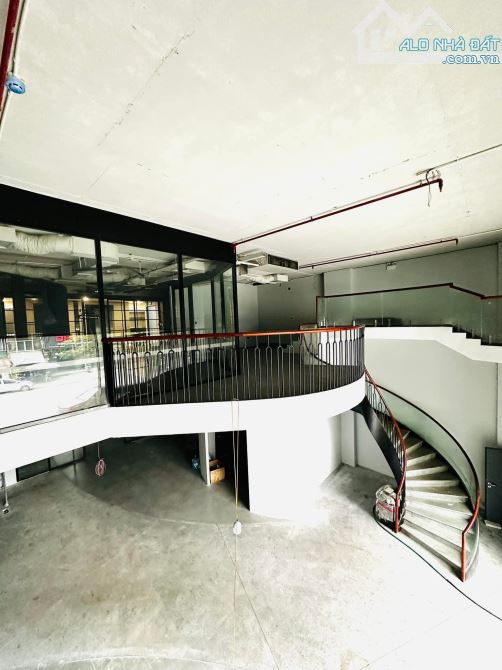 Toà văn phòng hạng A Xuân La, sát Hồ Tây gần Lotte Mall West Lake Hanoi, MT 12m cực hiếm