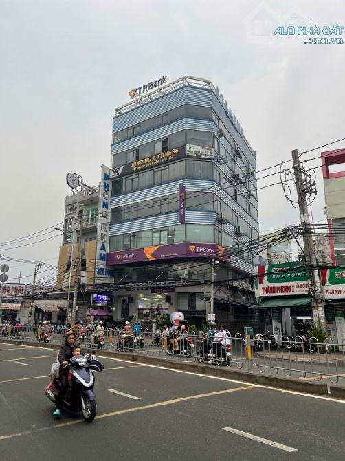 BUILDING GÓC 2 MẶT TIỀN LÊ VĂN QUỚI – NGANG 13M – TPBANK ĐANG THUÊ 220TR/THÁNG