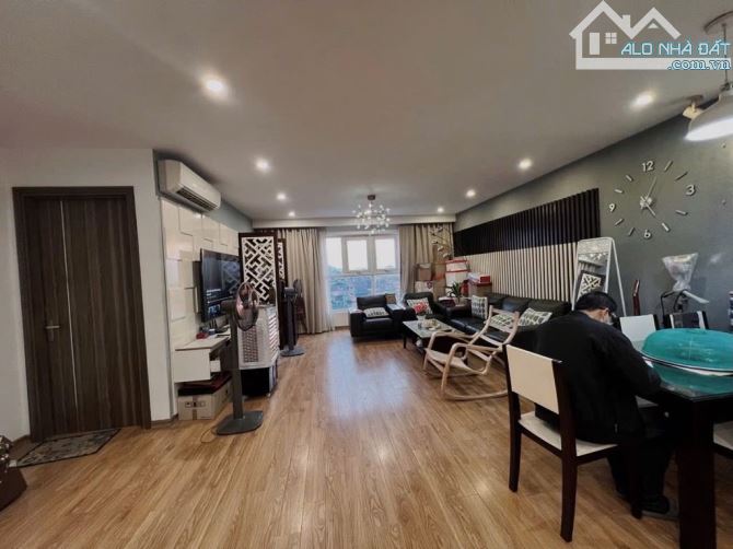 BÁN CHUNG CƯ BERRIVER NGUYỄN VĂN CỪ LONG BIÊN, CĂN GÓC 120M2, 3 NGỦ, GIÁ TỐT