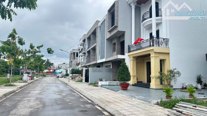BÁN NHÀ 4 TẦNG XÂY THÔ 55M² – VỊ TRÍ ĐẸP, GIÁ TỐT TẠI TRẠI CHUỐI, THƯỢNG LÝ, HỒNG BÀNG