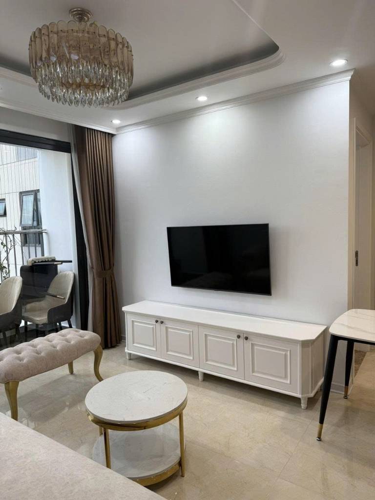 Bán căn hộ 2PN Vinhomes D'Capitale, tại tòa C6, view hồ, dt 73m2, giá 10 tỷ