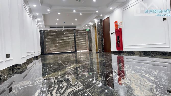 Chính chủ gửi bán gấp tòa nhà văn phòng Phố Nguyễn Hoàng 135m2 x 8 tầng thông sàn