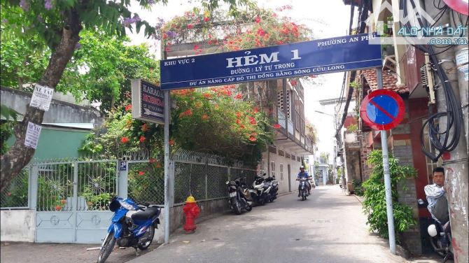 bán nhà trệt lầu & 8 phòng trọ hẻm 1 lý tự trọng gần công viên lưu hữu phước