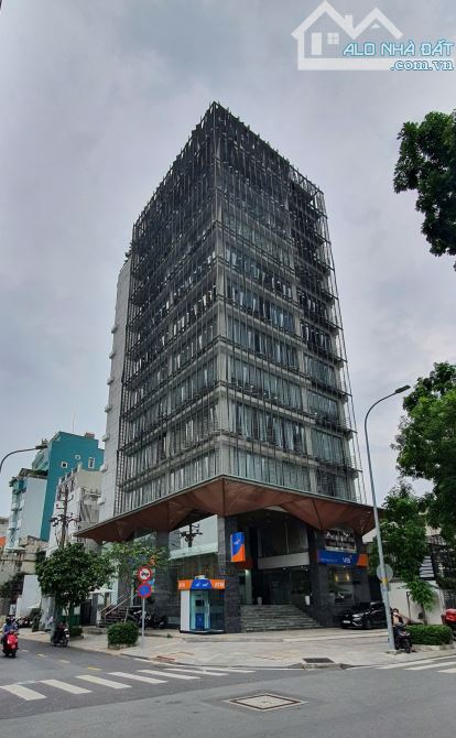 Bán Cao ốc Văn phòng, 16 tầng, góc 2 mặt tiền Quận 1, Trung tâm Sài Gòn