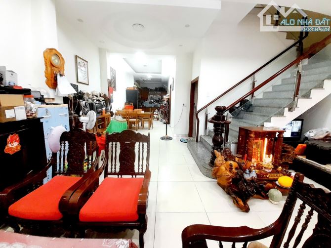 CHDV DOANH THU 100TR/TH, MẶT TIỀN NGAY ĐH NGÂN HÀNG, 194M2 (7.2×27)M, 4 TẦNG, CHỈ 19.5 TỶ.