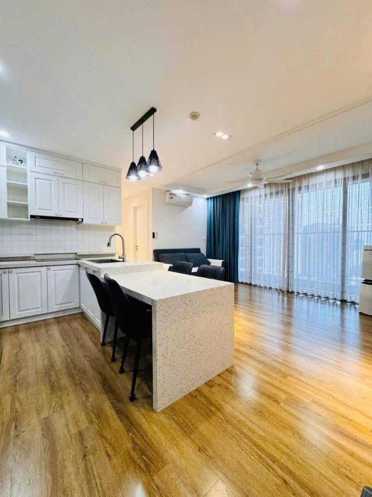 Bán căn hộ Vinhomes D'Capitale , Căn 3pn 95m2 trục 09 view trực diện hồ, giá 12 tỷ