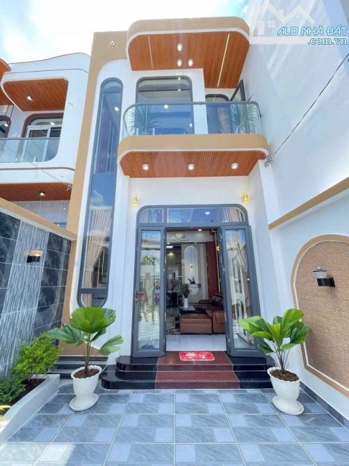 Sở Hữu Ngay Căn Nhà Đường Cách Mạng Tháng Tám - TP. Thuận An / Giá Bán: 1 Tỷ 290 Triệu