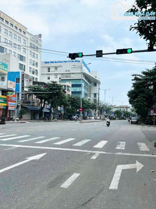 - Bán tòa Vp 4,5 tầng ( ngang 10m) 2 mt đường Trần Phước Thành, DT155M2 – Giá 21 Tỷ TL