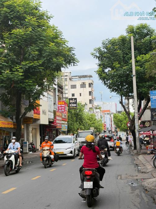 NGAY CÔNG VIÊN HOÀNG VĂN THỤ, CHỢ PHẠM VĂN HAI, NGANG LỚN 6.5M, 4 TẦNG 6PN, GIÁP Q1,Q3