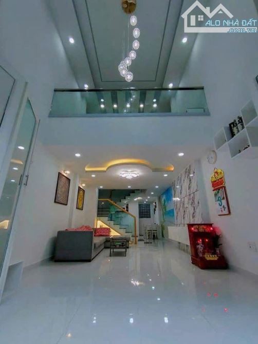Sang tên căn nhà 1 trệt 2 lầu ngay Gò Dưa, Thủ Đức. Giá: 2 tỷ 410tr. Sổ hồng riêng,