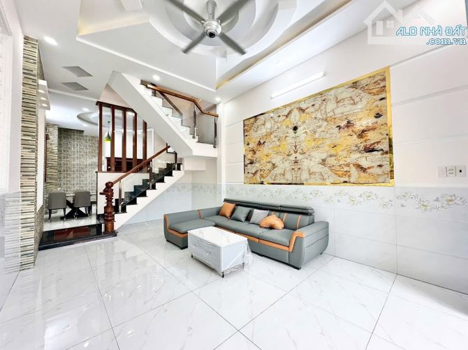 Nhà Vĩnh Phú 16, Bình Hoà - 1 trệt, 2 lầu. DT 56m2 / 2 tỷ 220. Hẻm xe hơi 5.5m