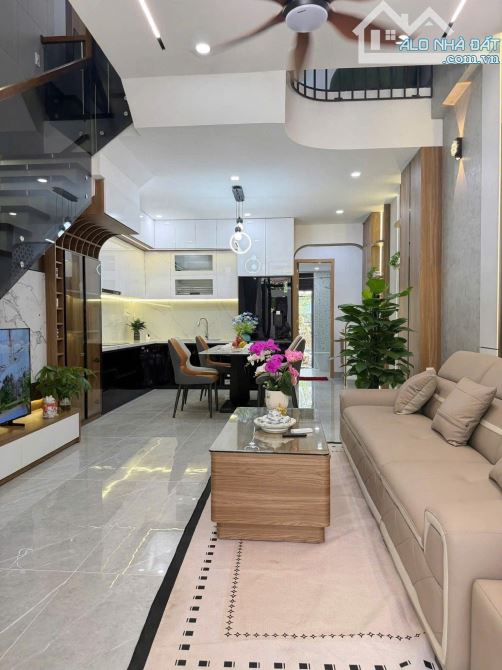 Chỉ 820 triệu sở hữu nhanh nhà đẹp Lái Thiêu, Bình Dương, 57m2, shr, hẻm oto
