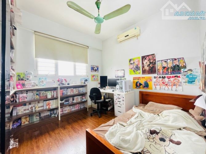 Bán gấp chung cư Hoàng Cầu, 2 ngủ, full đồ, sổ đỏ, tầng cao cực đẹp, chỉ 5x tỷ