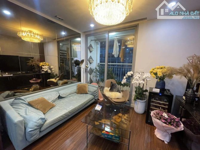 Bán Chung cư cao cấp Vinhomes Nguyễn Chí Thanh của CĐT TNR có lot ô tô tặng nội thất xịn