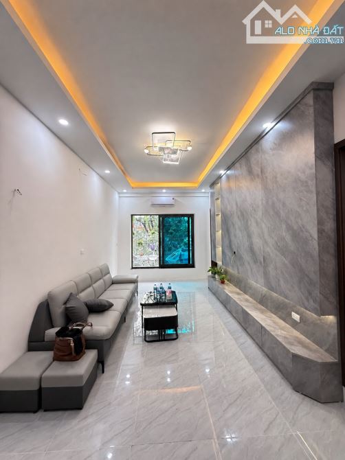 NHÀ ĐẸP LÔ GÓC - 3 MẶT THOÁNG - FULL NỘI THẤT - VỀ Ở NGAY TẠI LƯƠNG ĐỊNH CỦA