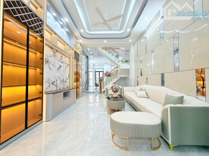 Bán nhà 2 tầng ngay Lê Văn Sỹ, Q.3. Giá: 4 tỷ 120 / 62.5m2. Sổ hồng riêng, hẻm 4.5m
