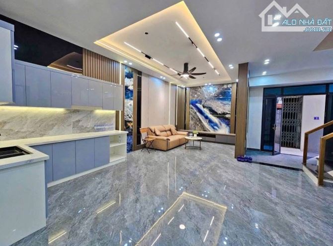 Bán nhà 70m x 4 tầng phố Hồ Sen - lê chân hải phòng. Ngang 6m cực đẹp chỉ hơn 5 tỷ