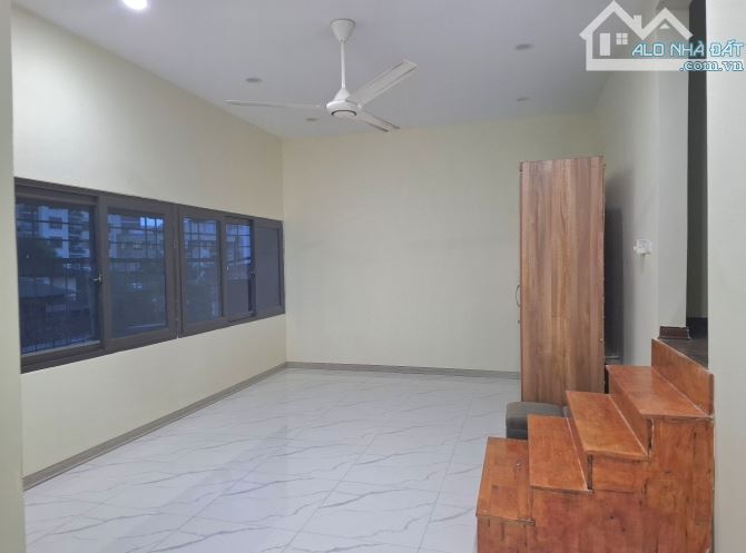 Bán tập thể quân đội tầng 3 đường Hồ Tùng Mậu, 3 phòng ngủ, giá hơn 3 tỷ, sẵn sổ đỏ
