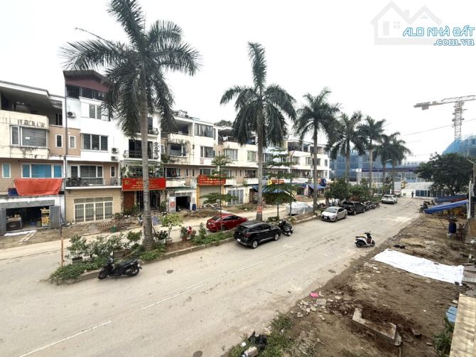 LIỀN KỀ KDT TÂN TÂY ĐÔ , SÁT QL32 , đường 30m 2 làn xe , 5 tầng x92m2 nhỉnh 18ty