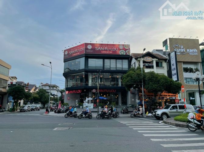 BUILDING CĂN GÓC 2 MẶT TIỀN PHAN XÍCH LONG - HOA PHƯỢNG -HĐ THUÊ 14.700 USD - GIÁ 230 TỶ