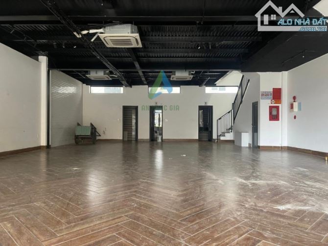 Cần bán tòa văn phong 6 tầng, 200m đất đường Trần Hưng Đạo, Sơn Trà vị trí đẹp
