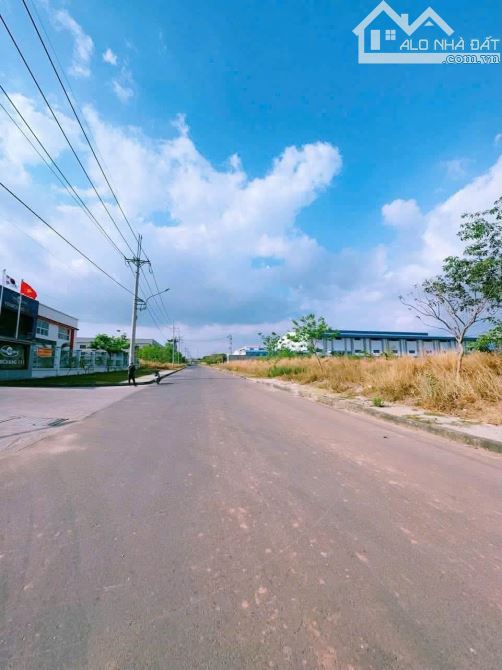 D240 Chuyển Nhượng Gần 2Ha Đất Trong KCN Long Khánh - Đồng Nai . GIÁ CHỈ 150$/m2 ---------
