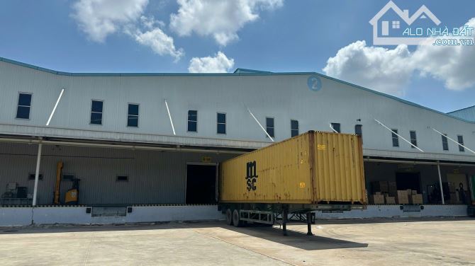 Bán Tổ Hợp Xưởng KCN Long Hậu, Cần Giuộc, Long An , 69.000m² | Mặt Tiền 443m | Giá 650 Tỷ