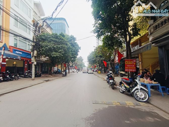 68 Tỷ - Tòa Văn Phòng Nguyễn Xiển 135m2, 8 Tầng Thông Sàn, Vỉa Hè Dòng Tiền KD Đỉnh