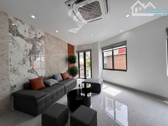 Bán nhà Ngọc Hồi Thanh Trì 57m2 5 tầng nhà mới mặt tiền rộng gần ô tô giá 8.8 tỷ