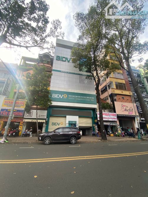 Building Nguyễn Chí Thanh - K/c: Hầm + 9 tầng ( 237m2 đất) - Hợp đồng thuê 400tr - Giá 1ỷ