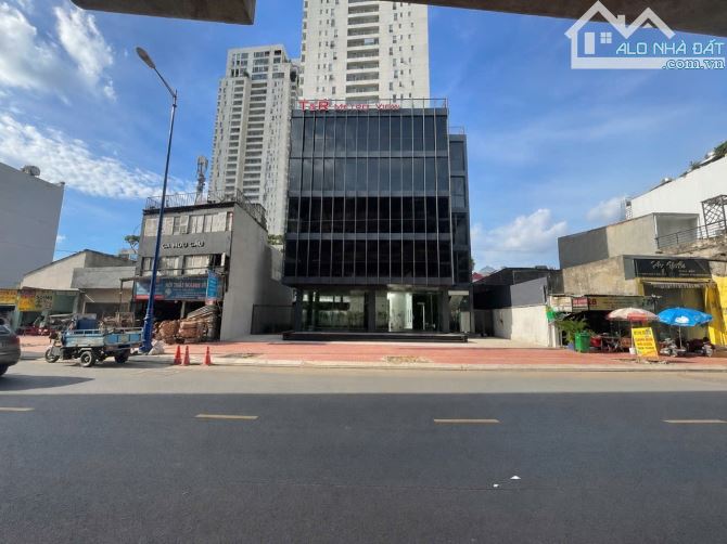 299 Tỷ! Bán Toà Building Mặt Tiền Xa Lộ Hà Nội Thảo Điền - 20x26m - 5 Tầng