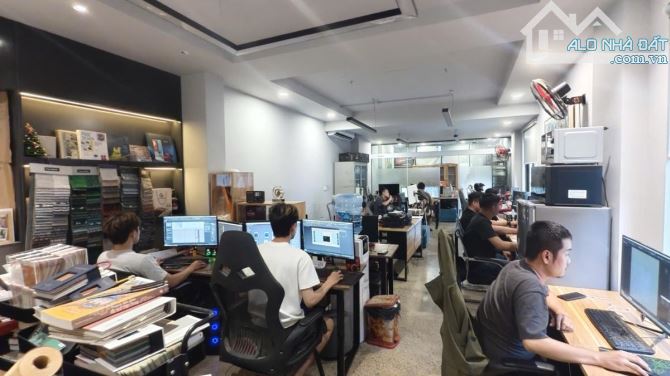 Bán toà Văn phòng dòng tiền 1tỷ/năm, vị trí 10m ra mặt phố Hoàng Cầu 90m2*7TTM*22,8tỷ