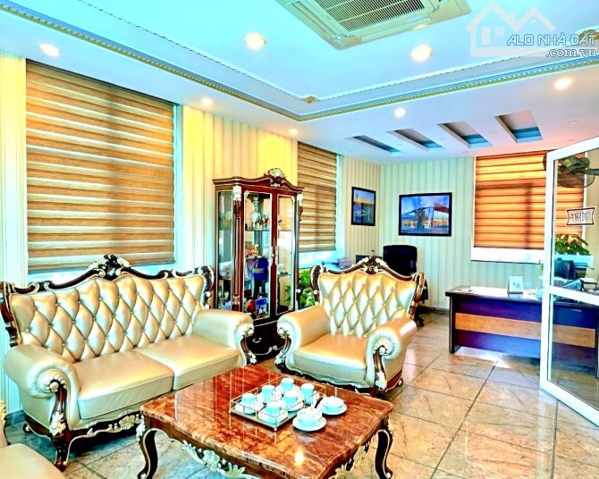 Tòa Building tuyệt đẹp mặt phố Nguyễn Phúc Lai giao cắt Hoàng Cầu 120m2*9TTM*50 tỷ