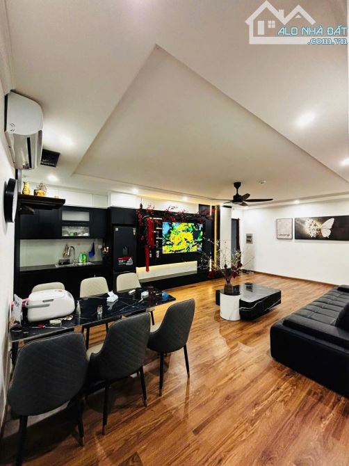 CĂN GÓC 3PN CAOCẤP,VIEW TRUNG TÂM HỘI CHỢ TRIỂN LÃM QUỐC GIA SÁT VINHOMES CỔ LOA,NHỈNH6Tỷ