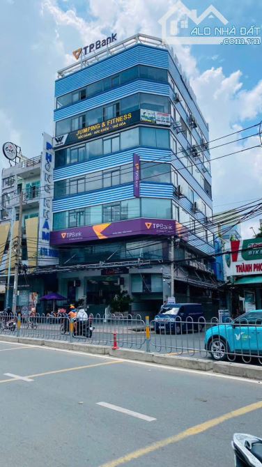 TÒA NHÀ VĂN PHÒNG – CĂN HỘ DỊCH VỤ QUY MÔ LỚN TẠI BÌNH TÂN