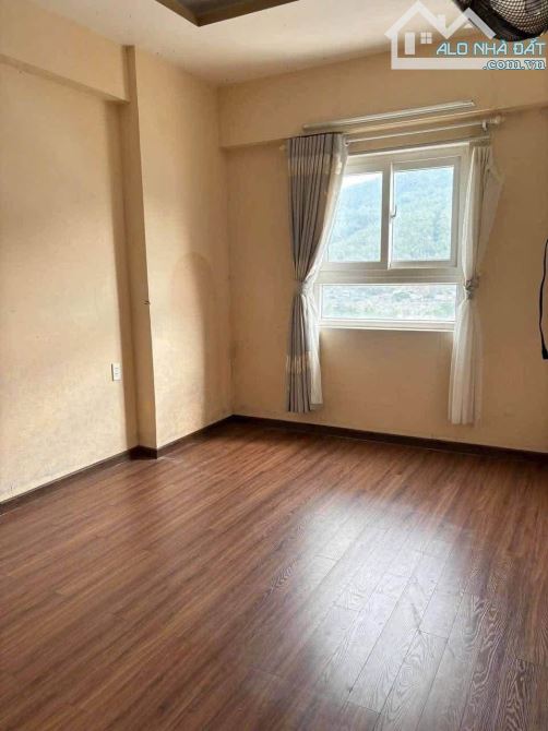 Bán chung cư Xuân Thuỷ, DT 57m2, Giá 950 triệu