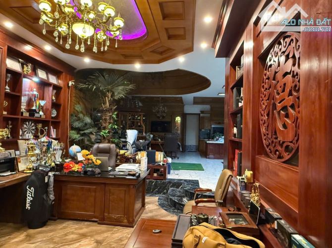 Biệt thự khu phân lô Văn Cao - Gần 200m2 - Nhiều tầng có thang máy