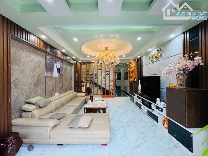 Bán nhà 100m x 4 tầng thang máy phường Đằng lâm chỉ 10,x tỷ