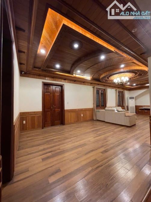 🔥 **BIỆT THỰ SÂN VƯỜN CAO CẤP KHU ĐÀ NẴNG – ĐỐI DIỆN CÔNG VIÊN – 210M²** 🔥