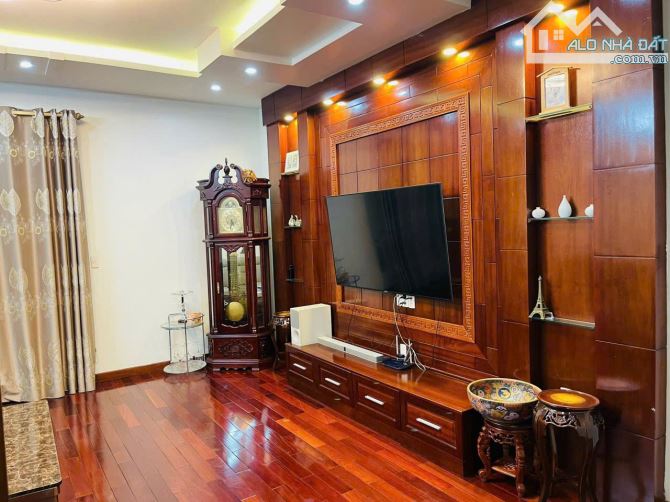 Bán gấp biệt thự 120m x 4 tầng cao cấp Ngã 5 Lê Hồng Phong chỉ 14,6 tỷ
