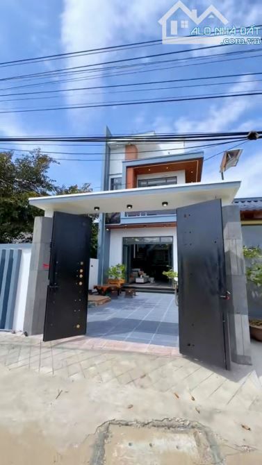Chính Chủ Gửi Bán - Căn Nhà Đáng Mua Nhất Khu Vực - Giá 1 TÝ 330 TR - Sổ Hồng Riêng